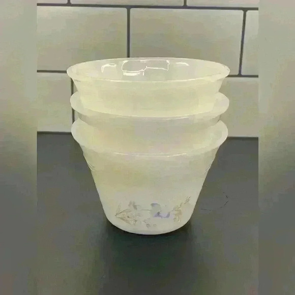 Vintage 1970s Set of 3 Milk Glass Indopal Ramekins / Custard Cups Pastel Flowers - Picture 4 of 4